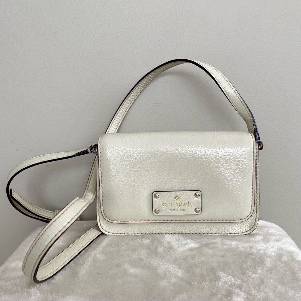 Kate Spade Wellesley Small Fynn pebbled leather crossbody purse. 🤍